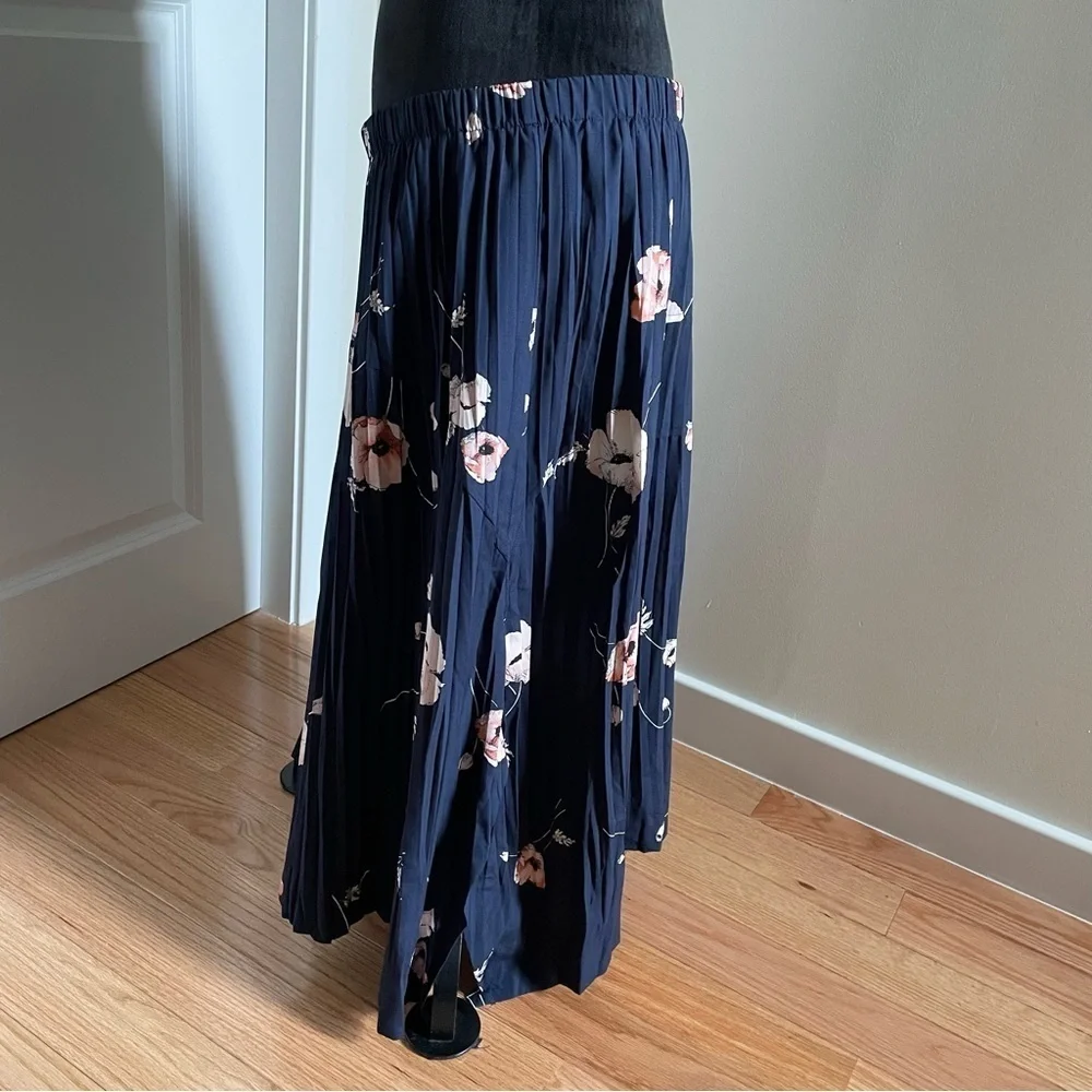Vince Blue Floral Flower Pleated Skirt Elastic Waist Midi Polyester EUC Size XL